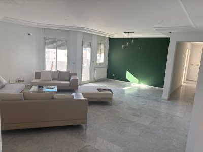 Location Appart. 5 pièces+ à El Aouina (La Marsa) - Appartement s4 à la marsa
