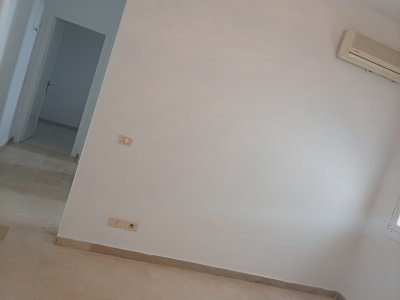 Location Appart. 2 pièces à Cite Ennasr 1 (Ariana Ville) - S1 lux vide 750 par mois -