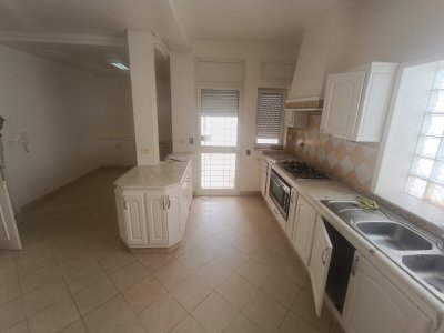 Location Maisons à El Menzah 7 (Ariana Ville) - Menzah 7 villa usage habitation ou bureautique -