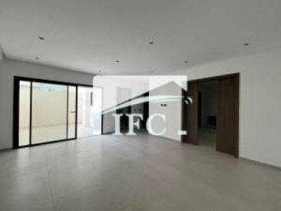 Bureau à Cite Jardins (Cite El Khadra) - Immeuble en r2  900mcit ref2354a -