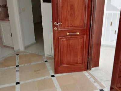 Location Appart. 3 pièces à Centre Commercial Ikram (Ariana Ville) - Un spacieux étage de villa -