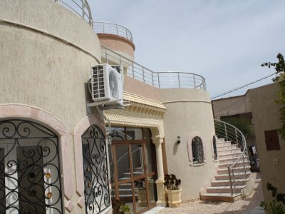 Vente Maisons à Bou Kornine (Hammam Lif) - Gps  grande maison deux niveaux vec piscine -