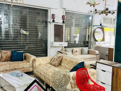 A vendre huit locaux comerciaux et un depot