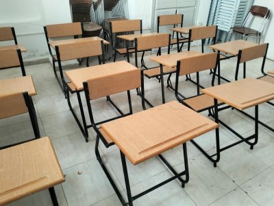 للبيع طاولات مدرسية