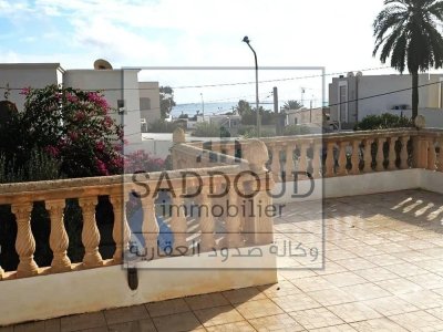 Villa de maitre à vendre Kerkennah (Ramla) à 150m de la mer