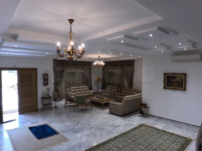 Villa de standing avec piscine à vendre – Route Afrane Km 8