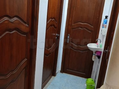فرصة مميزة للبيع 🔥 🏡 منزل أرضي للبيع – موقع ممتاز بين تنيور وطريق تونس كلم 5 (زنقة العزوزة)🔥