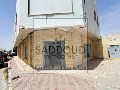 À vendre local commercial ou bureautique à Route el Ain km 1,sur la route principale