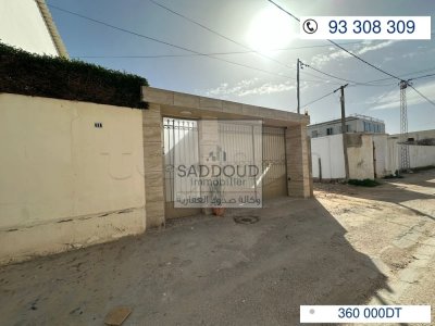 À vendre  2 maisons + studio Adresse  Route El Ain km 4