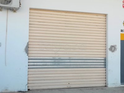 للكراء مغازة مساحتها 27م وراء سوريماكس بجاب عمارة ملاك الإتصال بالهاتف : 44985566