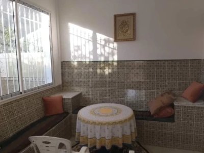 À louer par #jour S1 meublé + garage pour voiture à sousse ville près de gazarna sousse et clinique yosr et prés de tout commodité num : 58 770 620 للكراء باليوم استديو بسوسة بجانب مصحة اليسر و بجانب الاكاديمية العسكرية . الرقم: 58770620 whatapp; +2162699