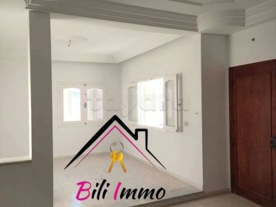 Un grand étage de villa s+2 à khzema ouest