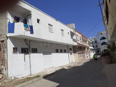 Immeuble à vendre à gabadgi baby el kebli oued naour SOUSSE  , rdc local 168 m2.  1er étage  168 pour 2 appartements s2 chacun