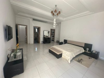 Rez de chaussée de villa meublée