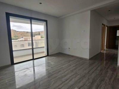 À louer – Bureau H+2 neuf à Riadh Andalos