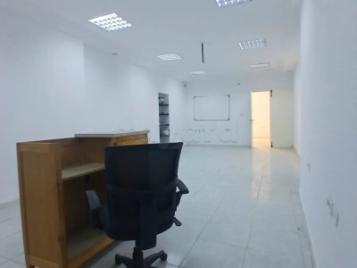 A louer un bureau 4 pièces à Ain Zaghouan