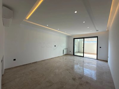 Appart S+2 neuf haut standing avec terrasse, piscine et salle de sport à Menzah 9c