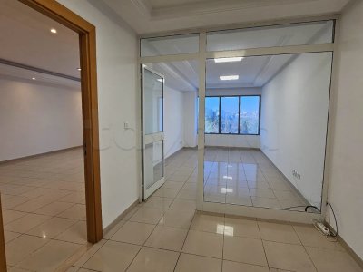 À Louer – Bureau Hall +2 à Montplaisir