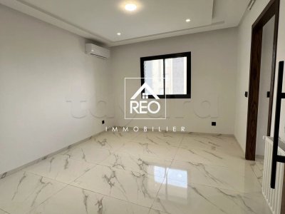 À VENDRE : Un appartement S+1(Jamais Habité) situé à Cité Wahat