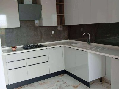 A louer un Grand appartement S+2 (suite parentale 2 sale d'eau ) dans une nouvelle résidence  double Ascenseur ce trouve au rom- point ettabe9 la Marsa