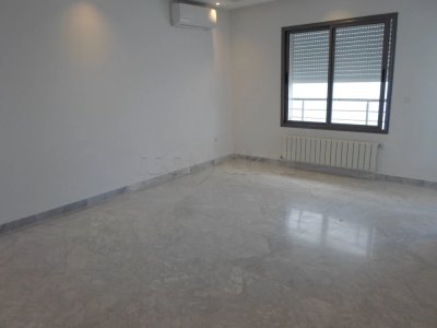 jolie appartement s1 entre l ouina et soukra