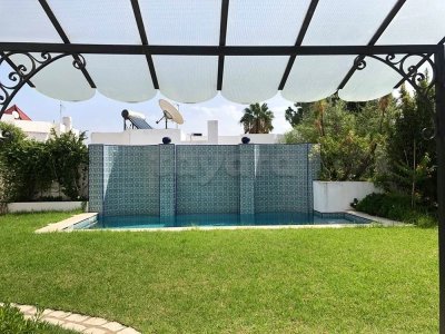Villa S+7 haut standing 730 m² avec jardin et piscine à Menzah 9a