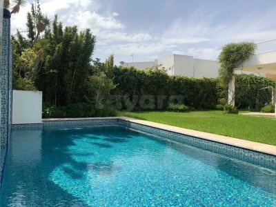 Villa S+7 haut standing avec jardin et piscine à Menzah 9a