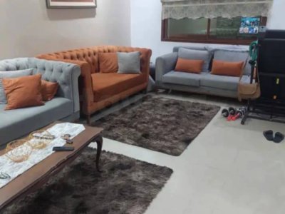 A vendre une maison sur trois niveau bâtie sur terrain 100m2 au le kram ouest