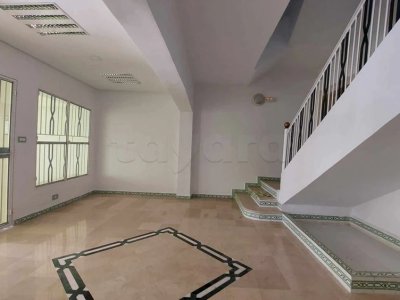 A louer immeuble R3 sup 1100 m² lac 1