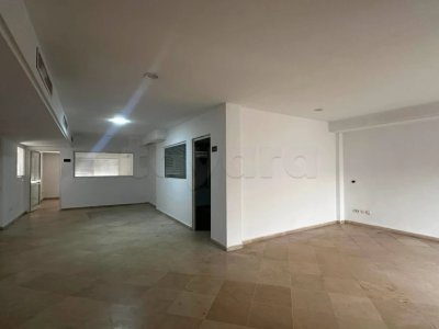 À Louer Immeuble R+4 de 831,45 m² à Montplaisir