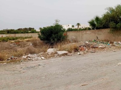 A vendre un terrain 1210m² TITRE INDIVIDUELLE  300m du Rom-point cité IKALIL vert Bhar Lazreg  la marsa