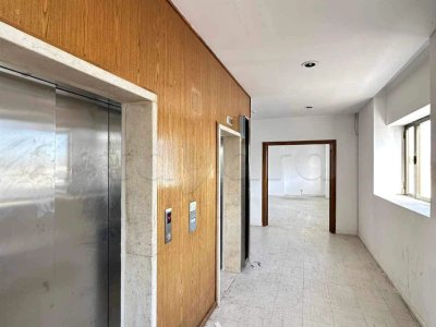 A louer Immeuble en R9 sup 2400m² à Lafayette