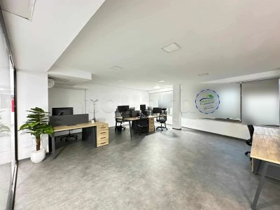 A louer plateau moderne 400 m²open space et 5 pièces à Montplaisir
