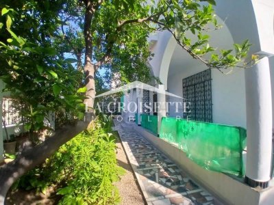 Rez-de-chaussée de villa meublé en s3 avec jardin à louer à La Marsa MRCL0302