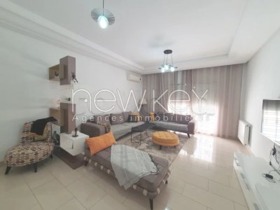 Appartement S+4 meublé à louer à Cité Les Palmeraies