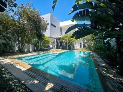 Une villa s+4 avec piscine à Gammarth