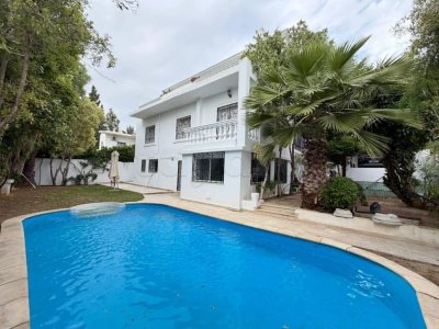 Villa avec piscine uniq pour expatriés et diplomates à El Menzah 1