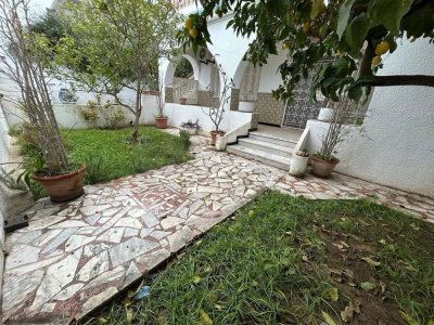 À louer côté Marsa Corniche rez-de-chaussée de villa 5 chambres avec jardin proche de la mer