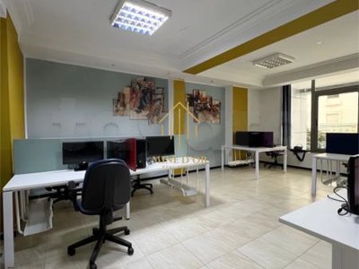 À Louer Bureau 190m² à 📍Montplaisir