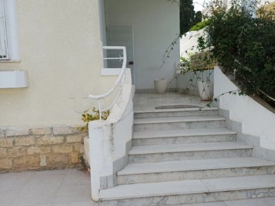 LOCATION RDC DE VILLA S+4  A EL MENZAH 1