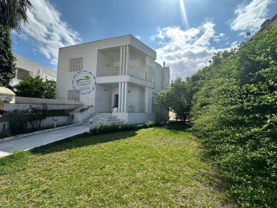 A vendre villa à rénover titrée à El Manar 3