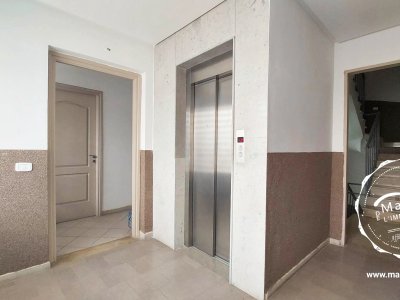 A louer immeuble 4 étages sup 1000 m² Louis Braille