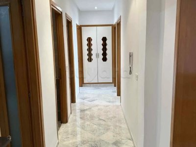 A Vendre un grand S+3 à Jardins de l'Aouina