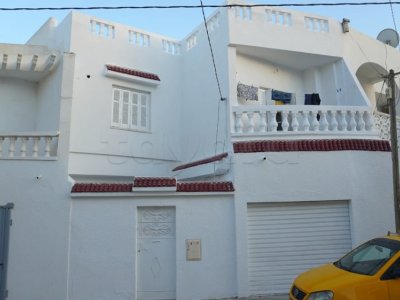 2 Villas à vendre ( occasion à ne pas rater ) sur la route X à côté du Bardo et très proche du Manar 1 à bon prix 😍