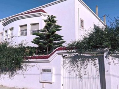 A Vendre une villa à Bhar Lazreg, La Marsa